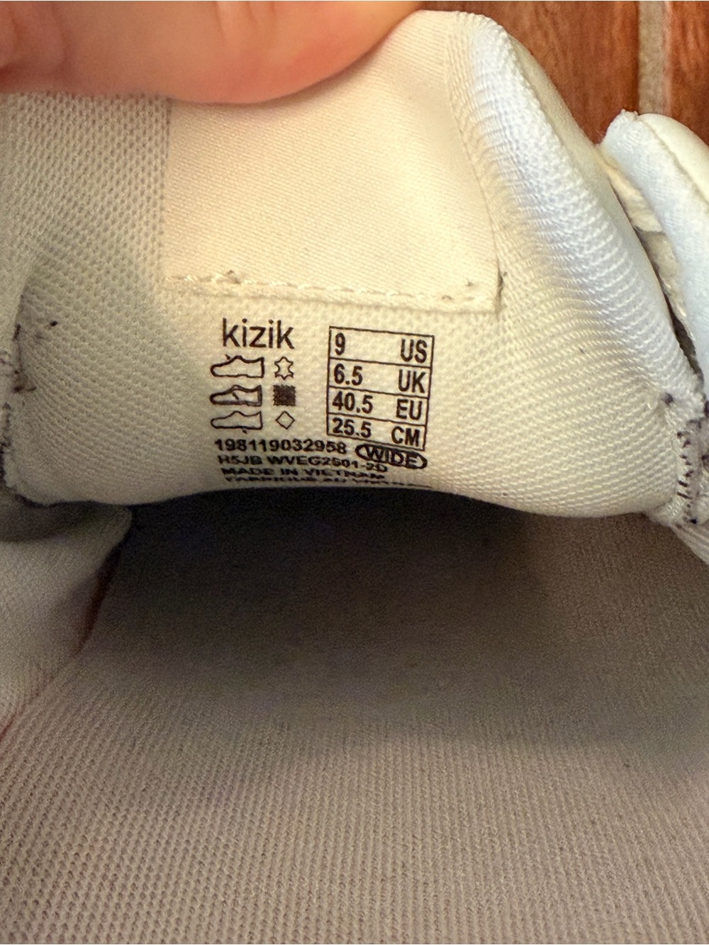 White Leather Women’s Sneakers - VEGAS 2 Low-Top Size 9 Wide - Picture 8 of 9